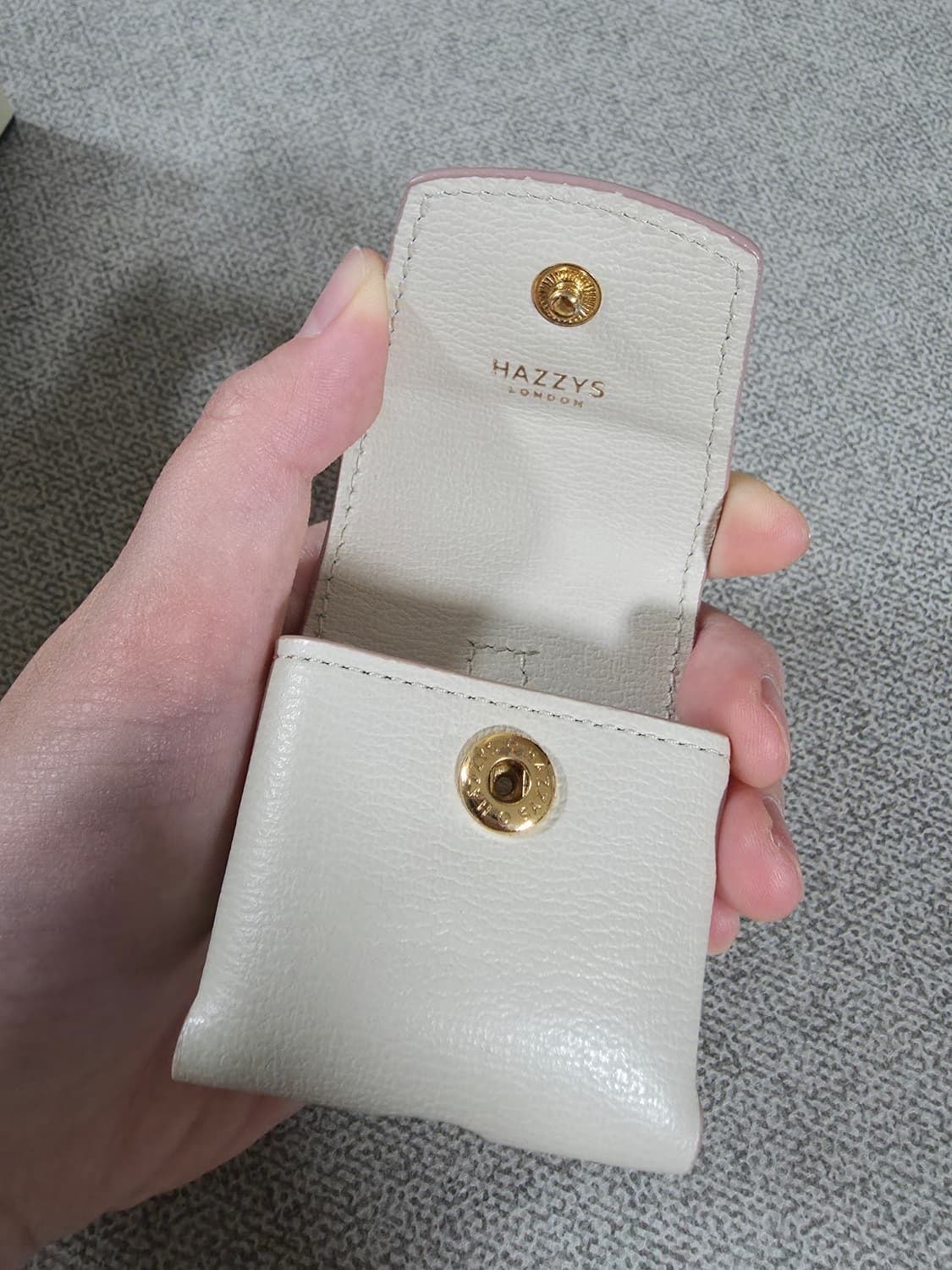 [급처/헤지스] 에어팟 케이스 상품이미지3