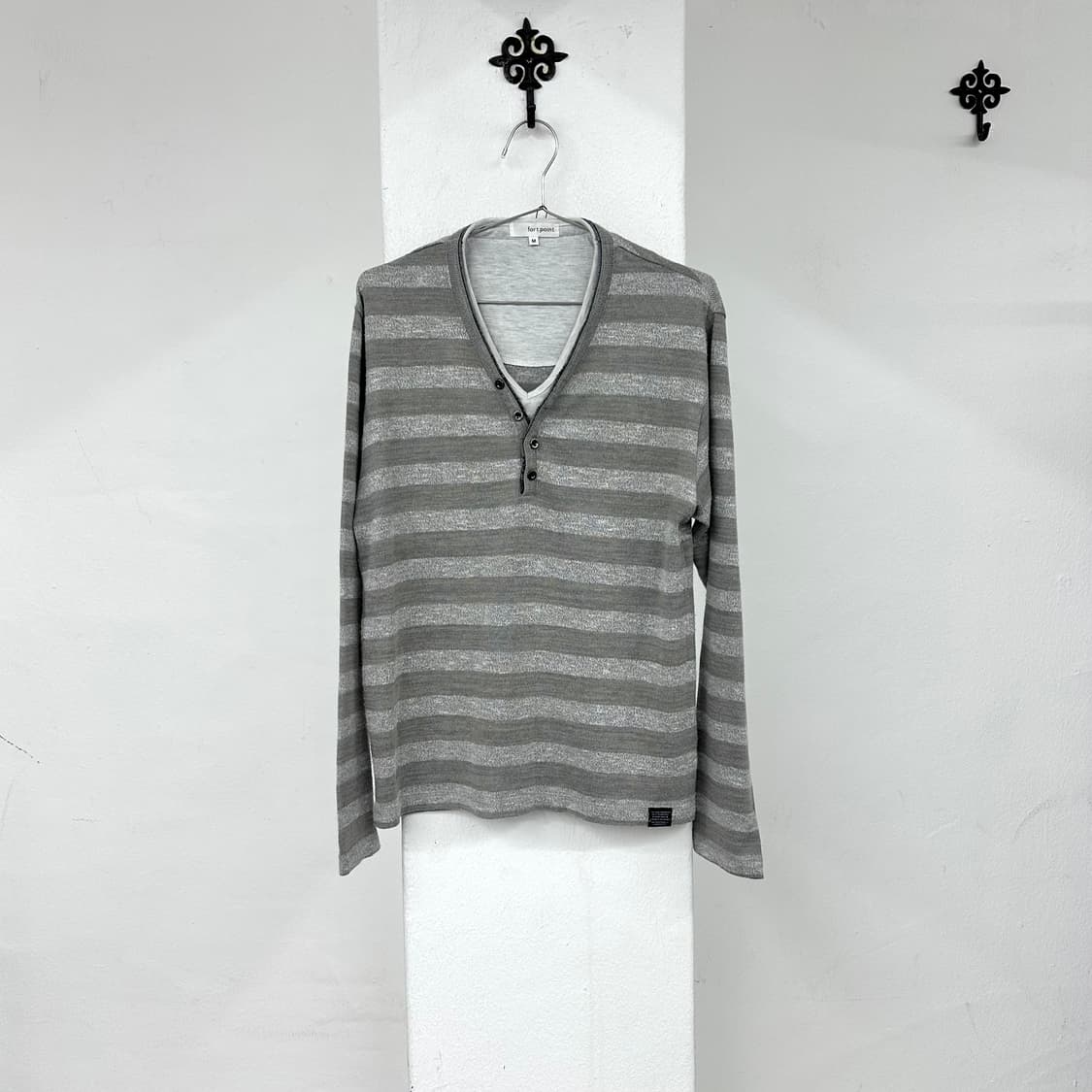 Grey stripe v-neck sleeve 상품이미지3