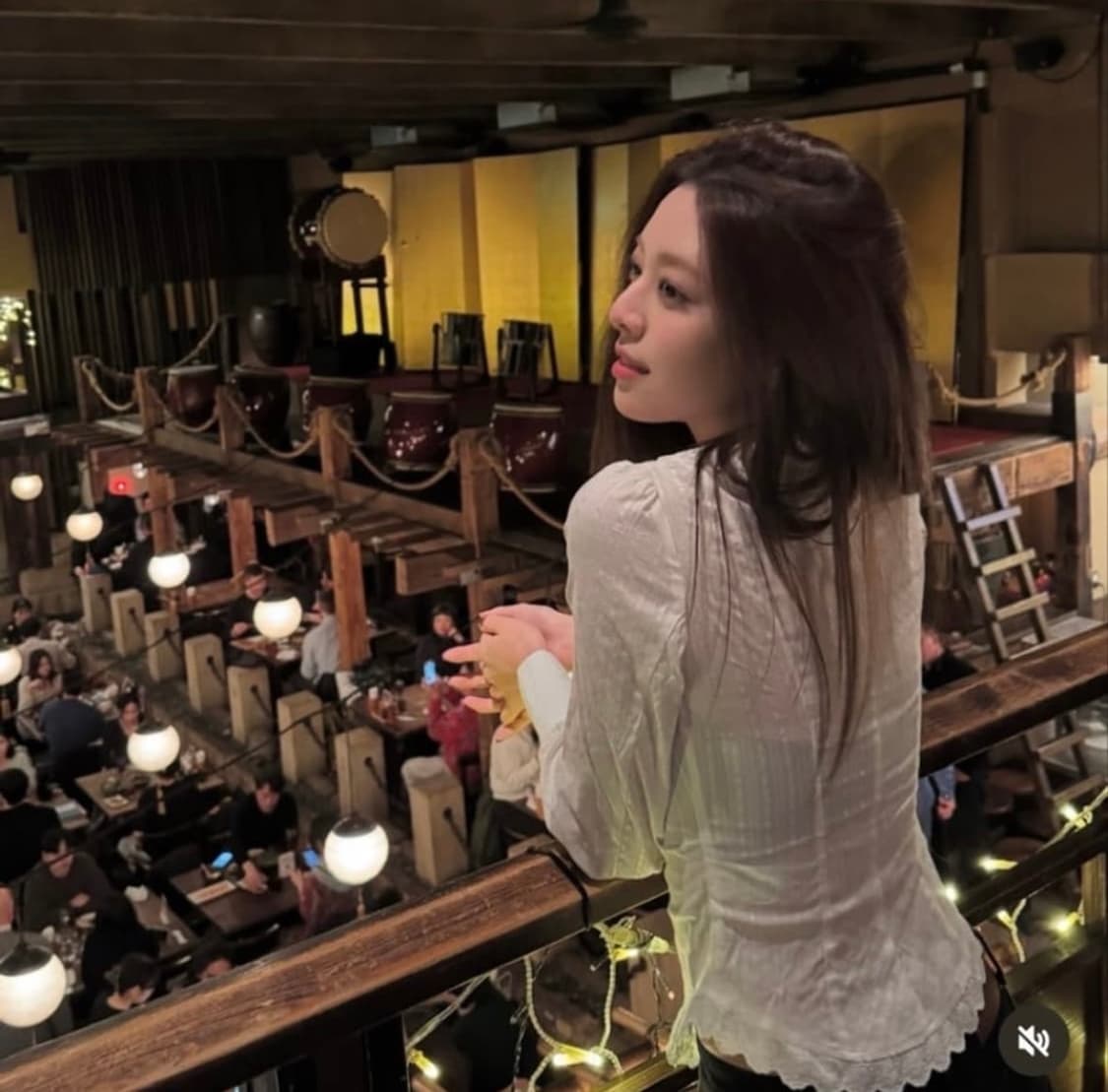 택포•스컬프터 Clover Leaf Neck Blouse 상품이미지6