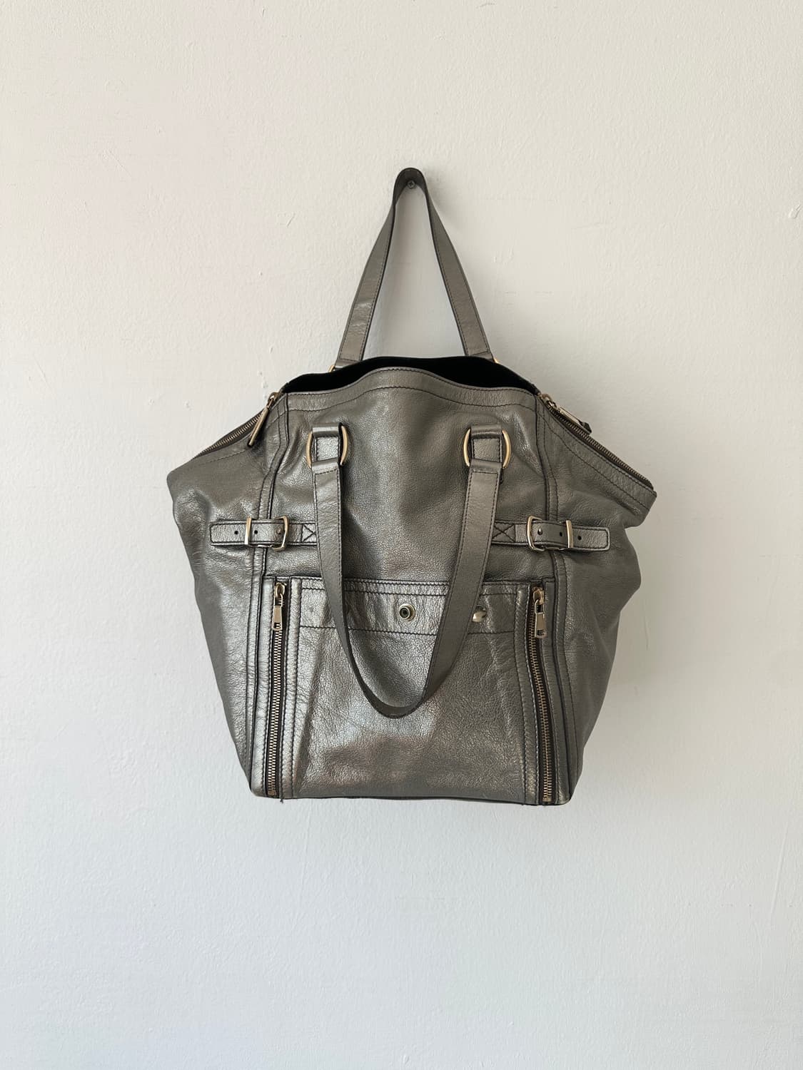 생로랑 다운타운 실버 레더 백 상품이미지2