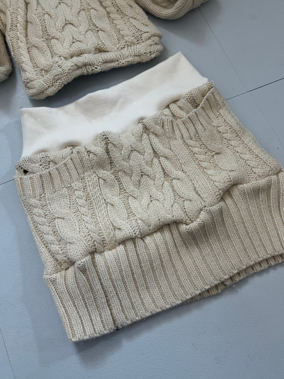 • Ivory off-shoulder sweater setup 상품이미지4