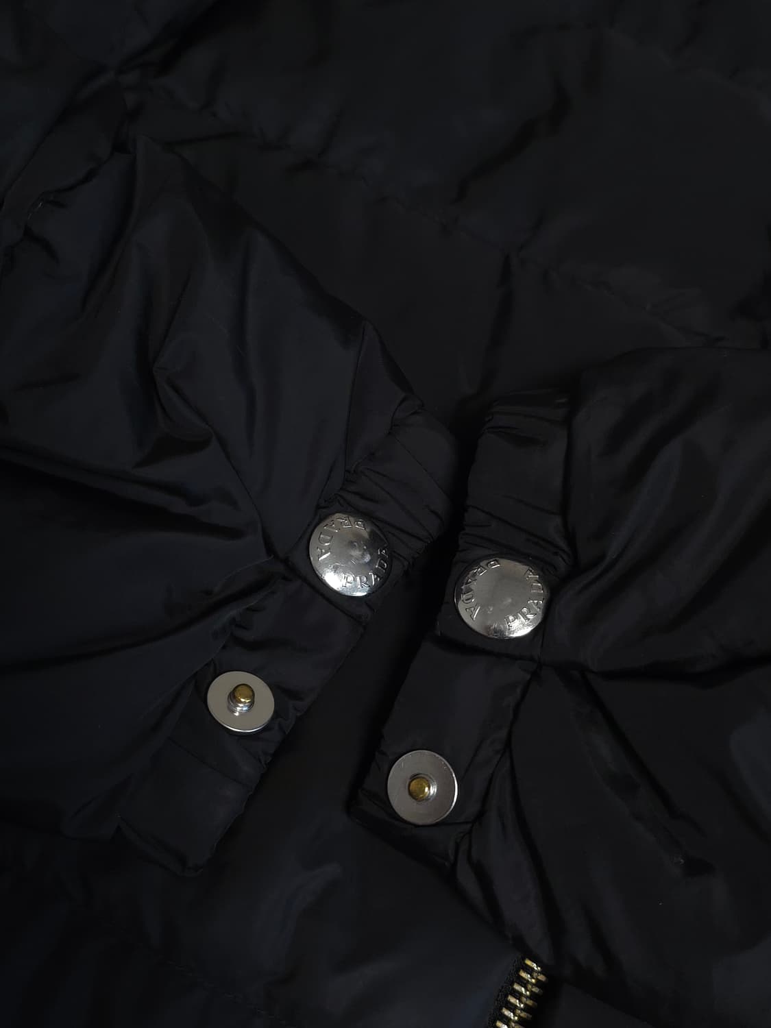 [54] 프라다 리나일론 숏패딩 블랙(SGB112) 상품이미지4