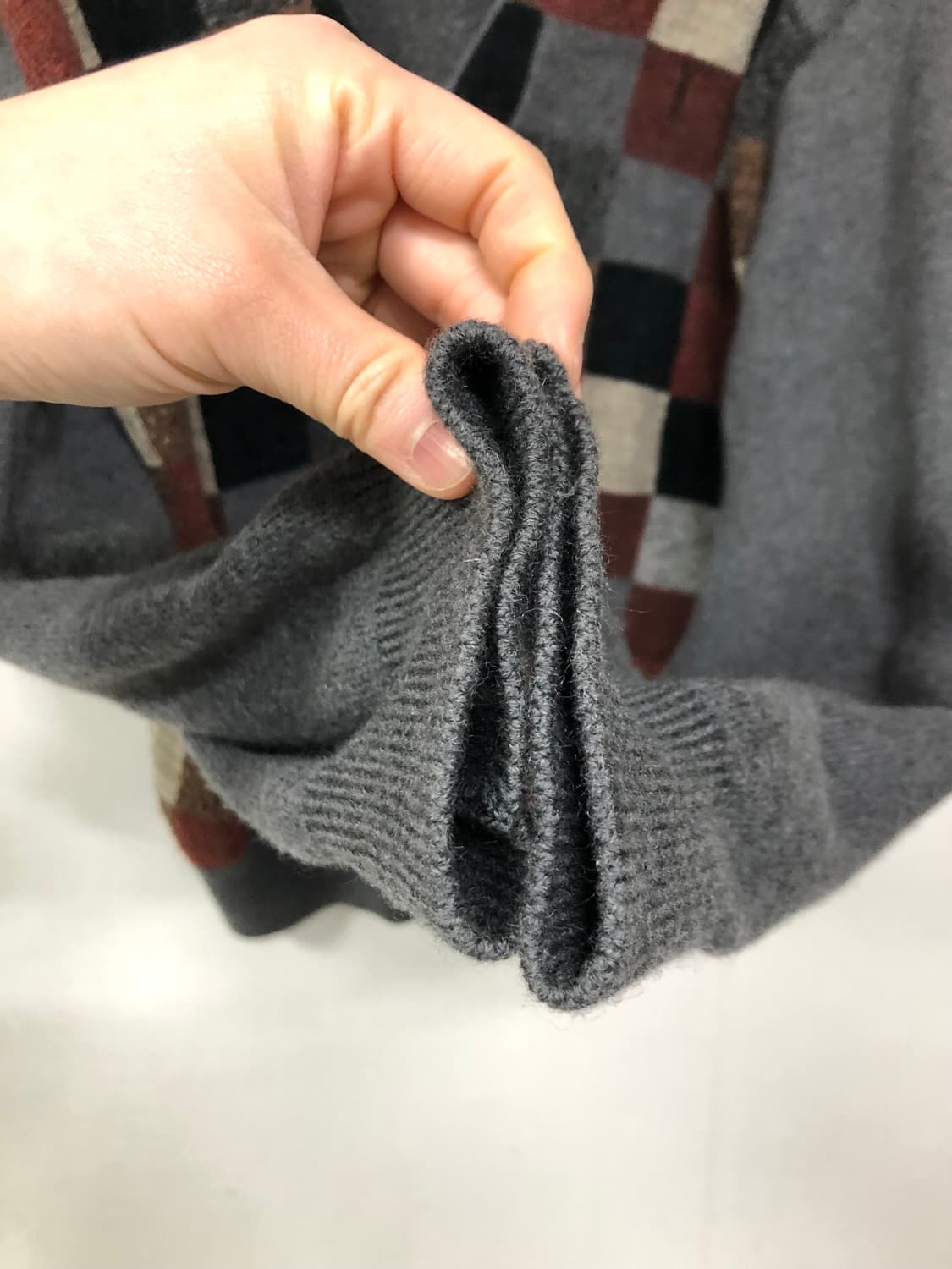 YSL 입생로랑 여성 체커블록 울 브이넥 가디건 _ 차콜 상품이미지5