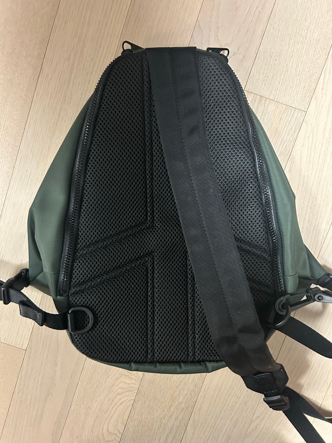 오니츠카 타이거 미니 크로스 백팩 카키 3183B082-300 상품이미지3