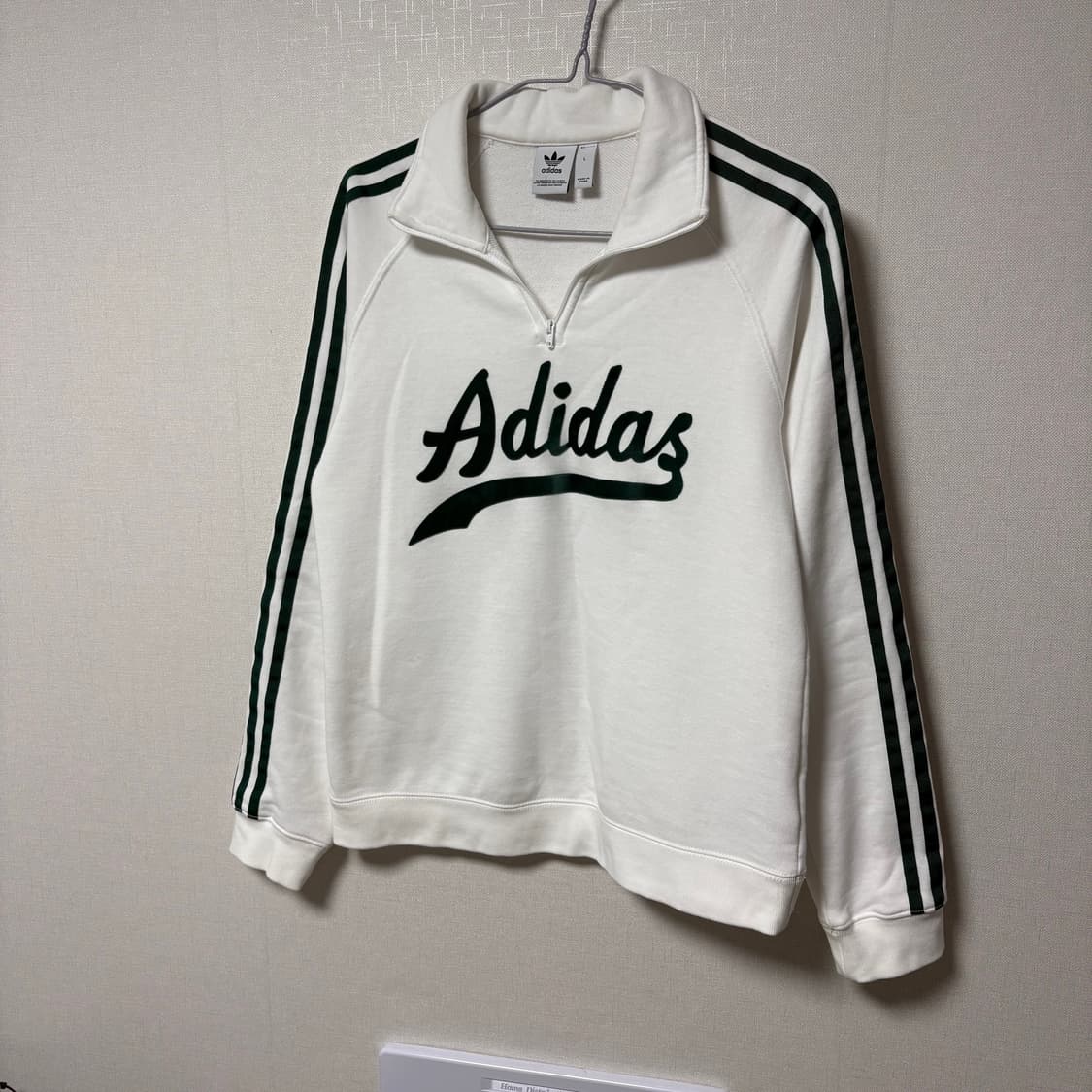 대대장) 아디다스 흰초 슬림핏 벨벳로고 반집업 상품이미지6