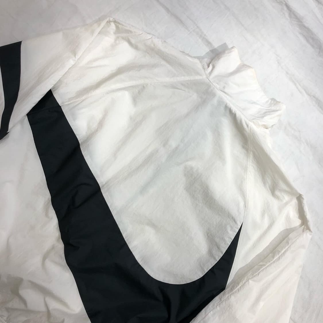 나이키 빅스우시 화이트 바람막이 XL 상품이미지4