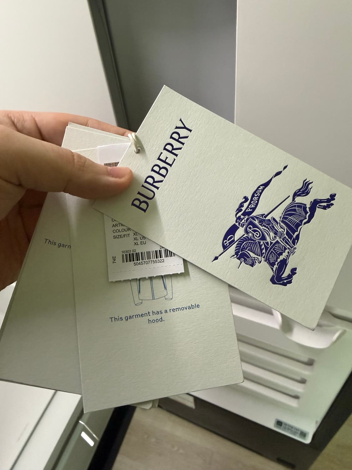 24fw 버버리 베이지 패딩 판매 상품이미지10