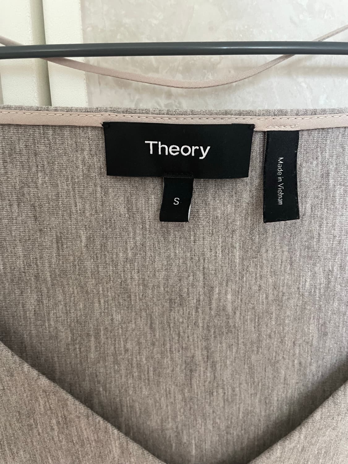 Theory 브이넥 숄더 탑 상품이미지3