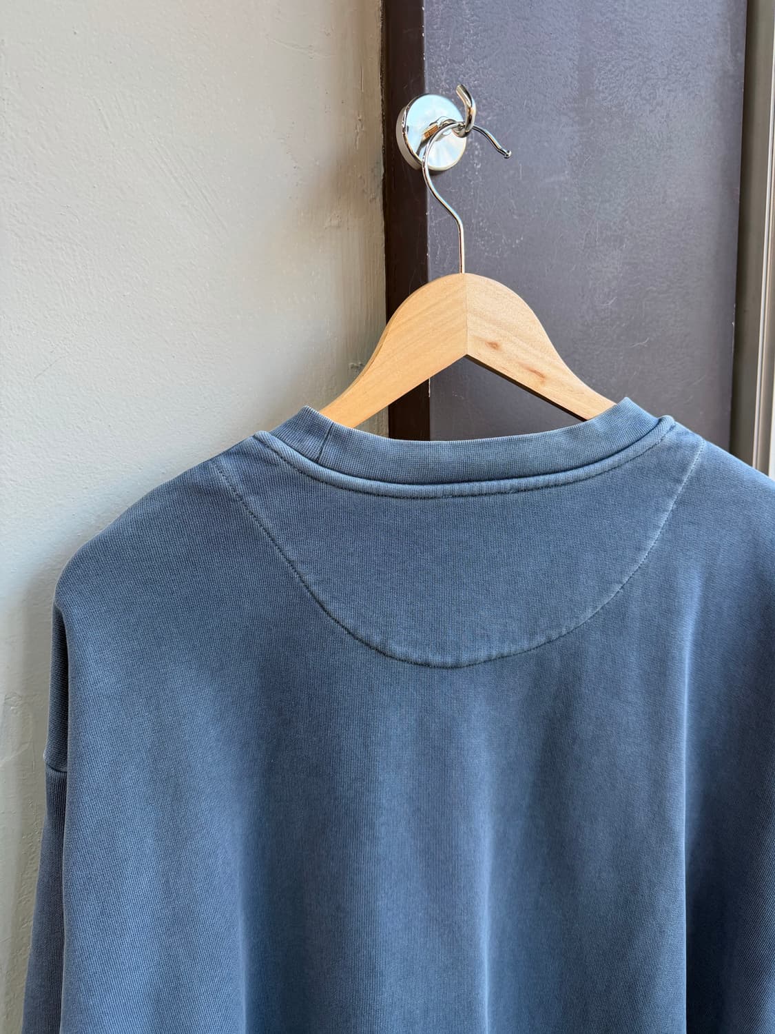 XXL/ 몽클레어 가먼트다잉 프론트로고 맨투맨 상품이미지8