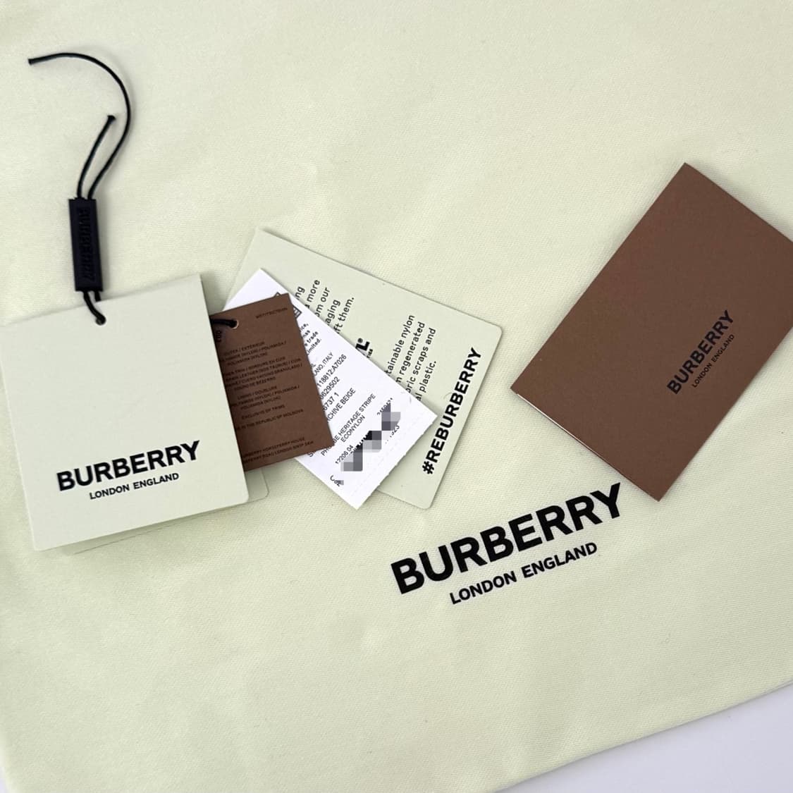 버버리 포이베 버킷 파우치 베이지 (8026737) 상품이미지8