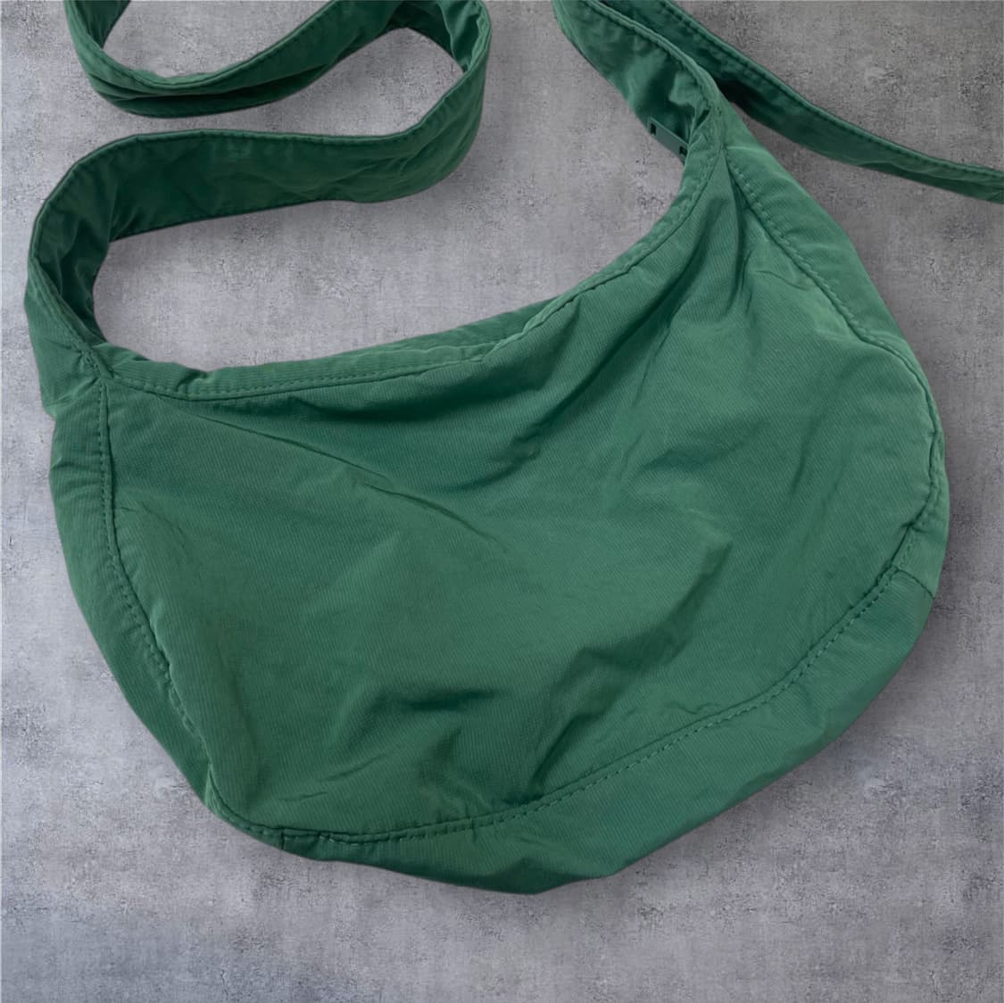 코스 Cos 다크그린 나일론 크로스바디 새들백 상품이미지4