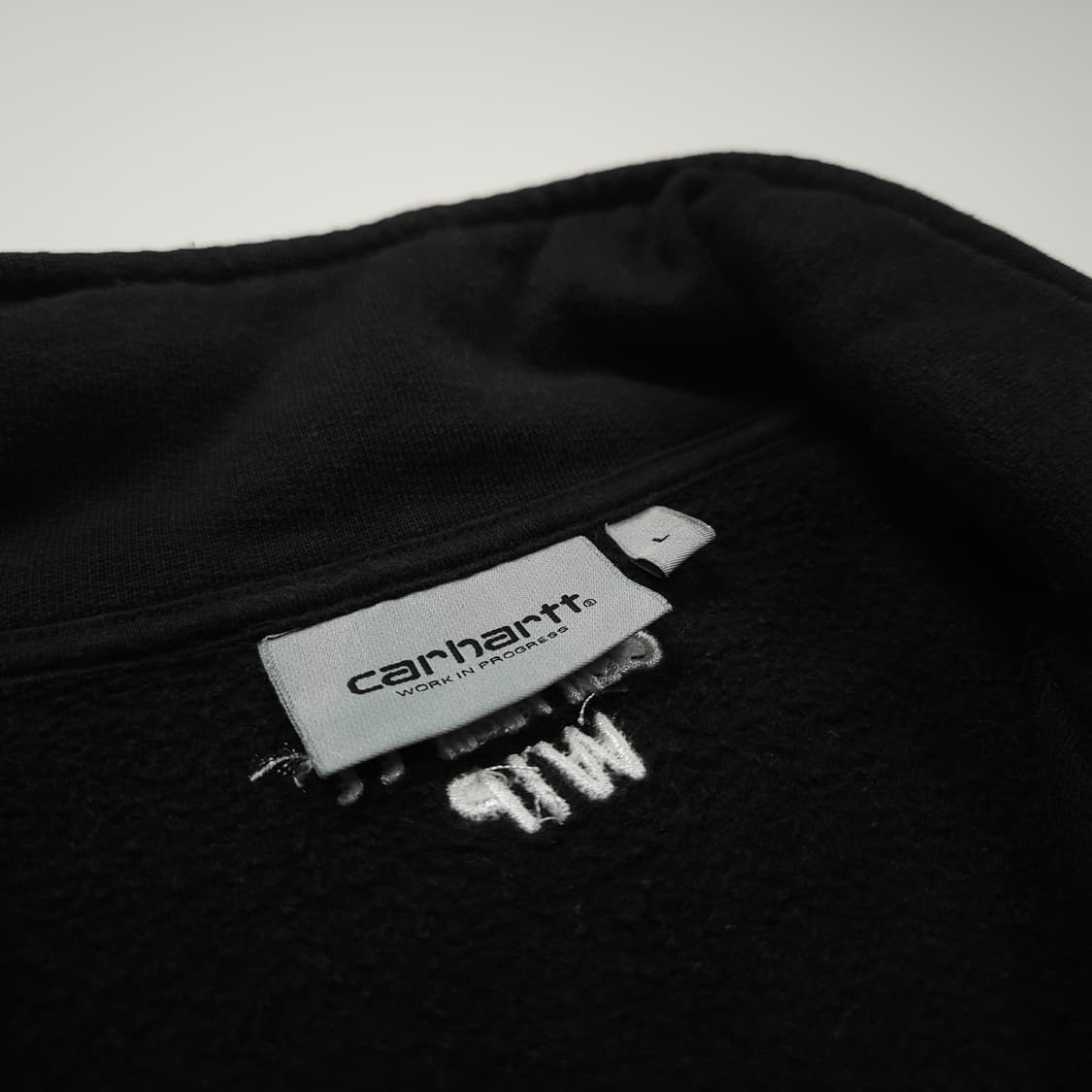 칼하트 WIP 스펠아웃 배색 반집업 맨투맨 (100) 상품이미지8