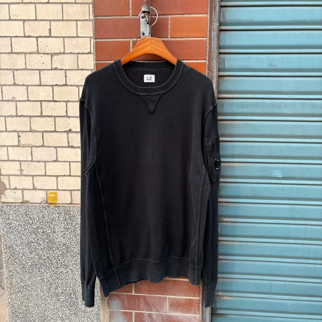 씨피컴퍼니 블랙 플리티드 니트 상품이미지1