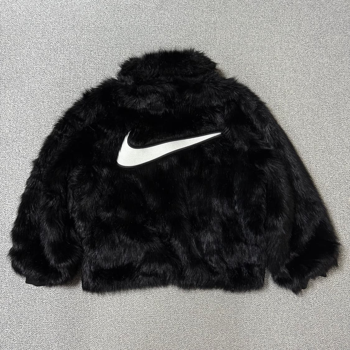 [크림가 118만원] 나이키 x 엠부쉬 리버시블 퍼자켓 L 상품이미지1