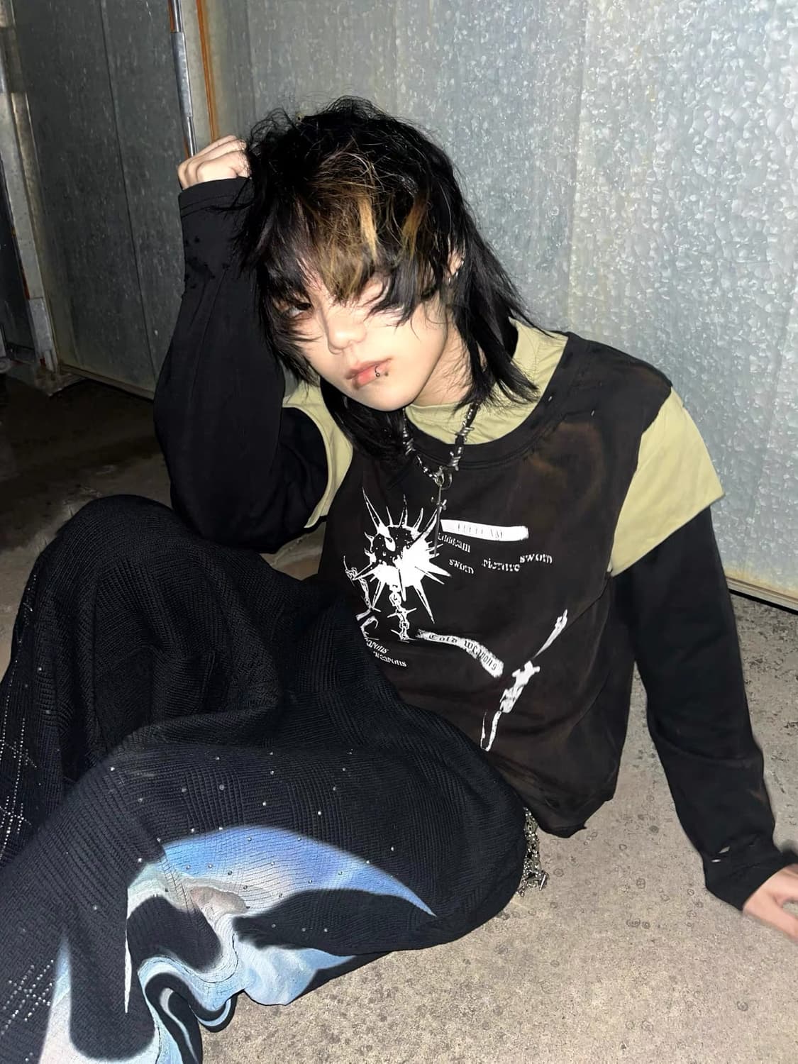 Three-Panel Distressed Cotton Pullover  상품이미지9