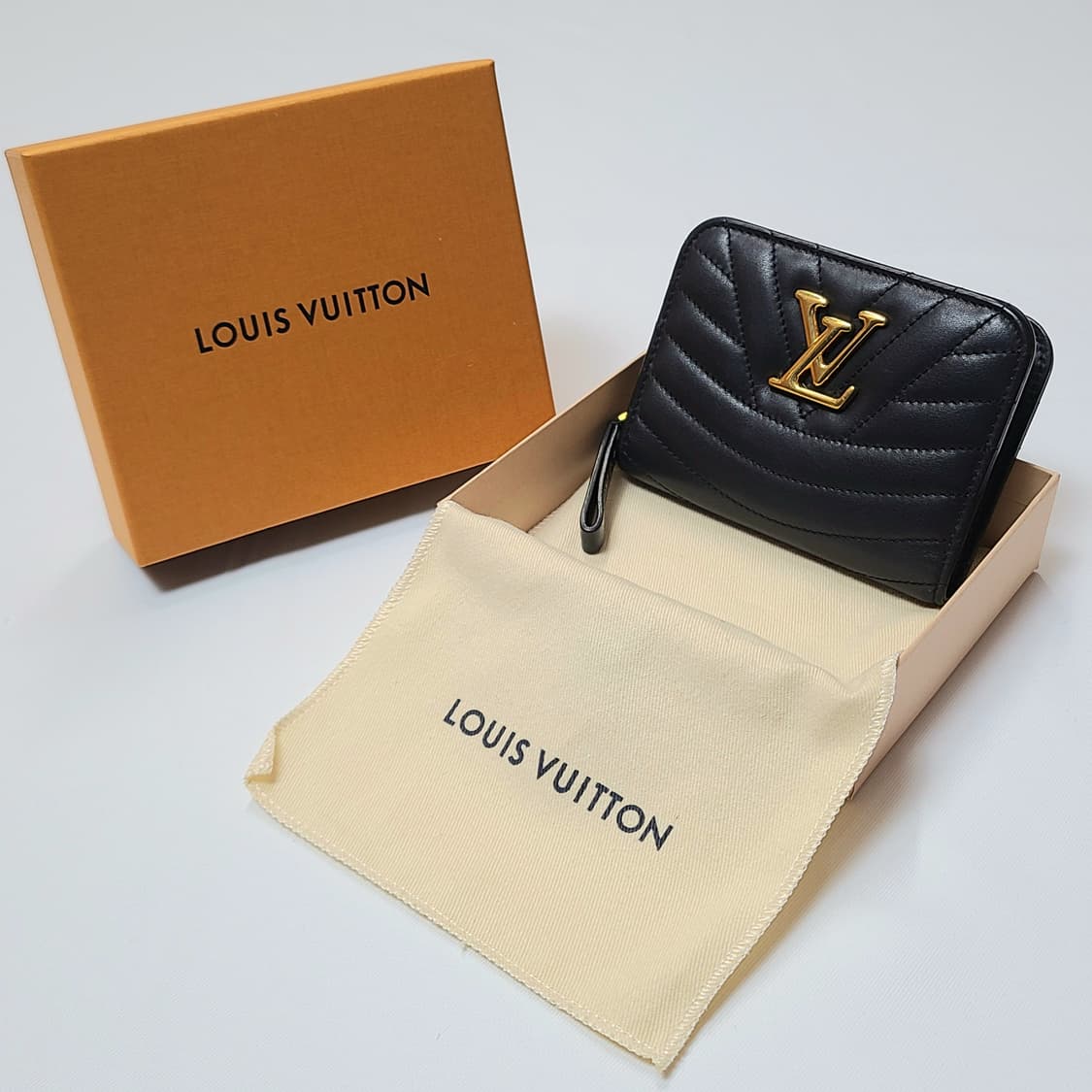 루이비통 뉴웨이브 컴팩트 월릿 상품이미지1