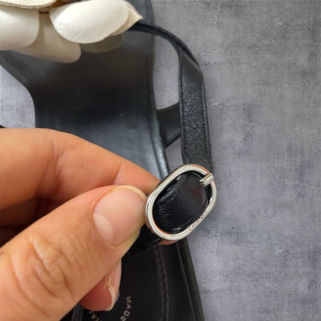 샤넬 Chanel 블랙 까멜리아 플립플랍 샌들 40 (250) 상품이미지8