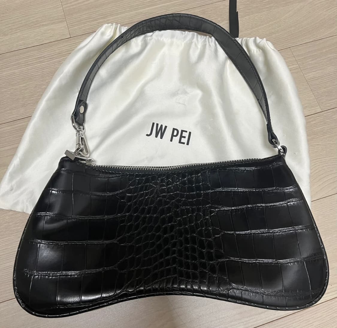 JW PEI 에바 숄더백 블랙 상품이미지2