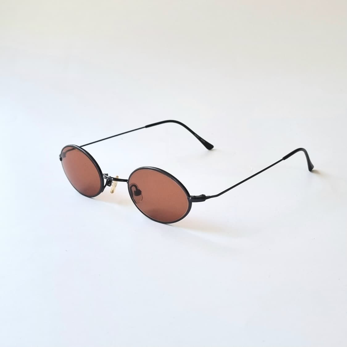 데드스탁 빈티지한 무드의 오벌 프레임 틴트 선글라스 802 상품이미지3