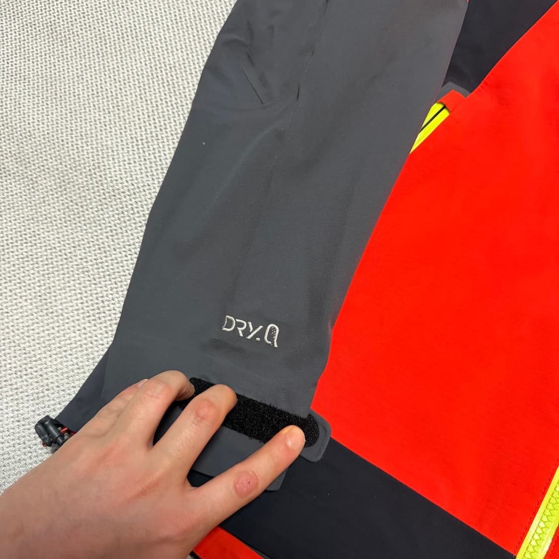 마운틴하드웨어 DRY.Q 바람막이 자켓 상품이미지3