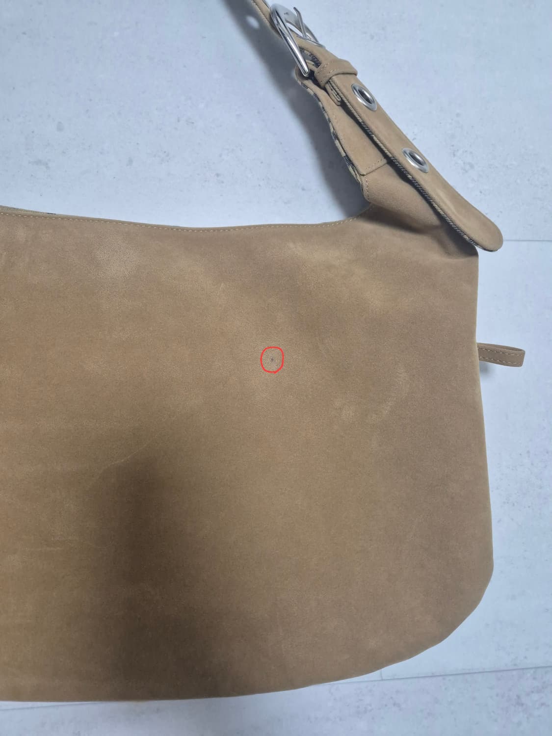 레터리 스웨이드 버클 리버시블 숄더백 상품이미지4