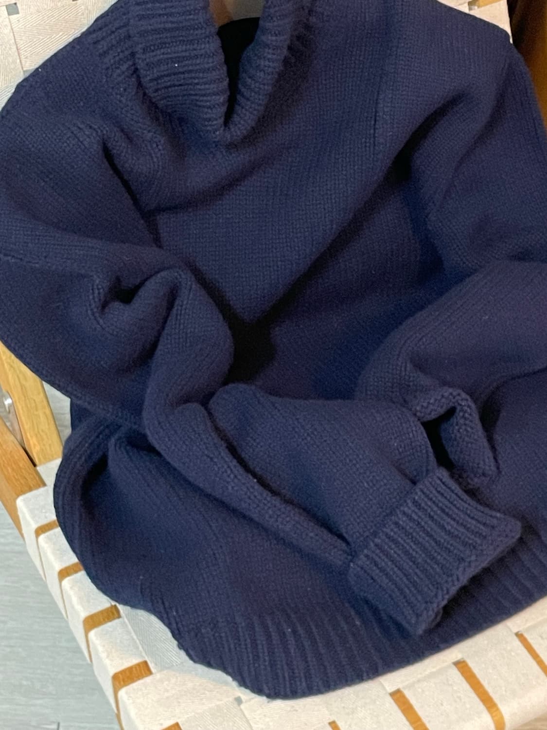 프라다 울 터틀넥 니트 팝니다 상품이미지3