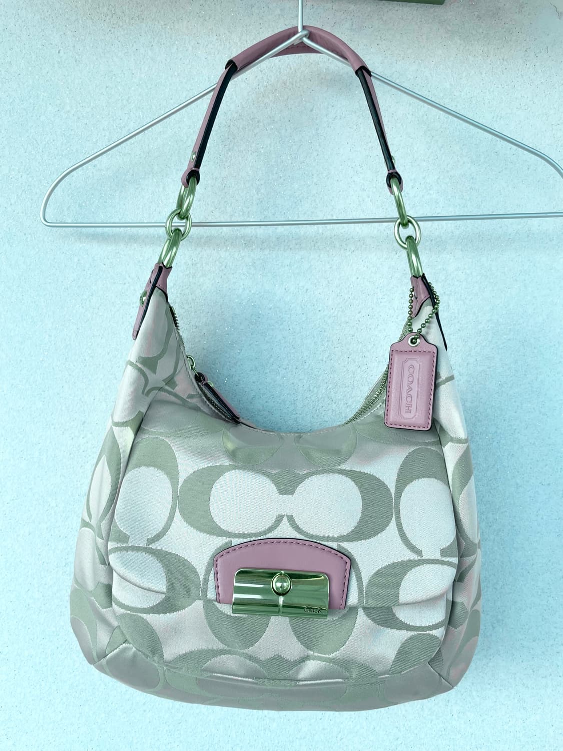 코치 시그니처 숄더백 핑크베이지 상품이미지1