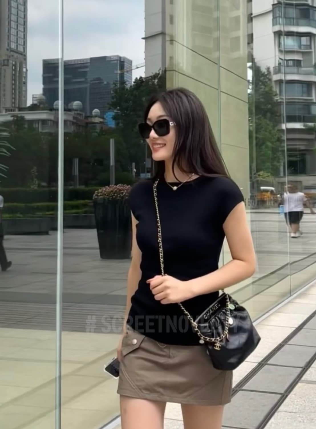 샤넬 22 스몰 체인 쥬얼리 버킷백  상품이미지2