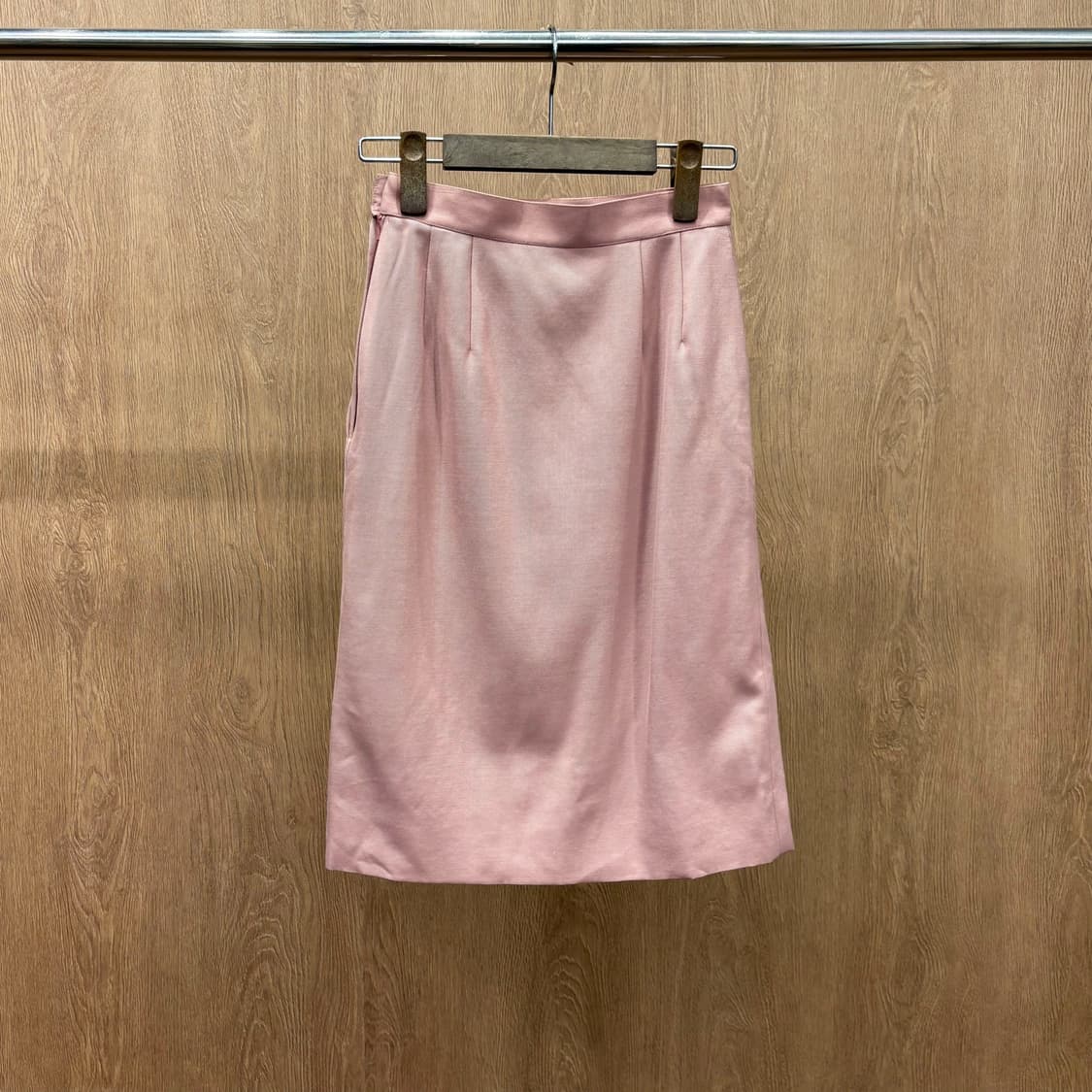 입생로랑 울 미디 스커트 프론트 핀턱 사이드 버튼 디테일 더스티 핑크 상품이미지3