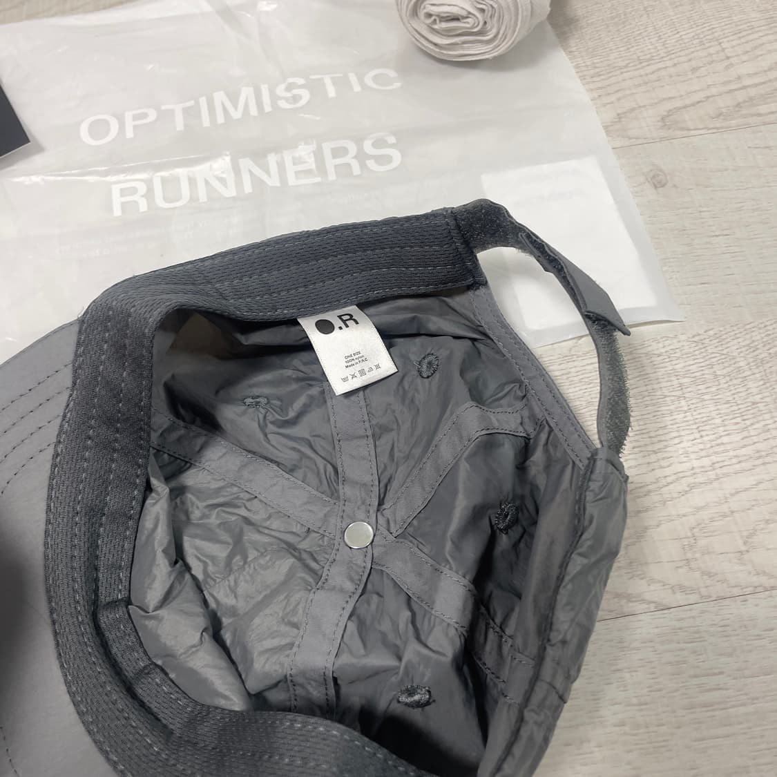 옵티미스틱 러너스 스타티드 인 베를린 나일론 캡 다크 그레이 상품이미지4