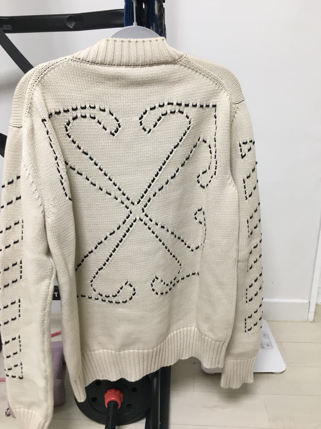 오프화이트 니트 상품이미지2