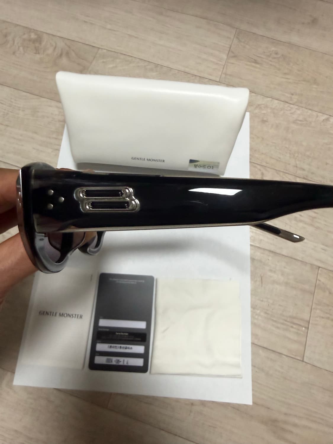 젠틀몬스터 보이드(01)팝니다. 상품이미지2