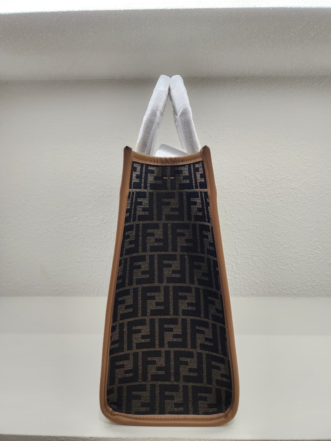 펜디 8BH386 선샤인 패브릭 토트 숄더백 미듐 브라운 상품이미지2