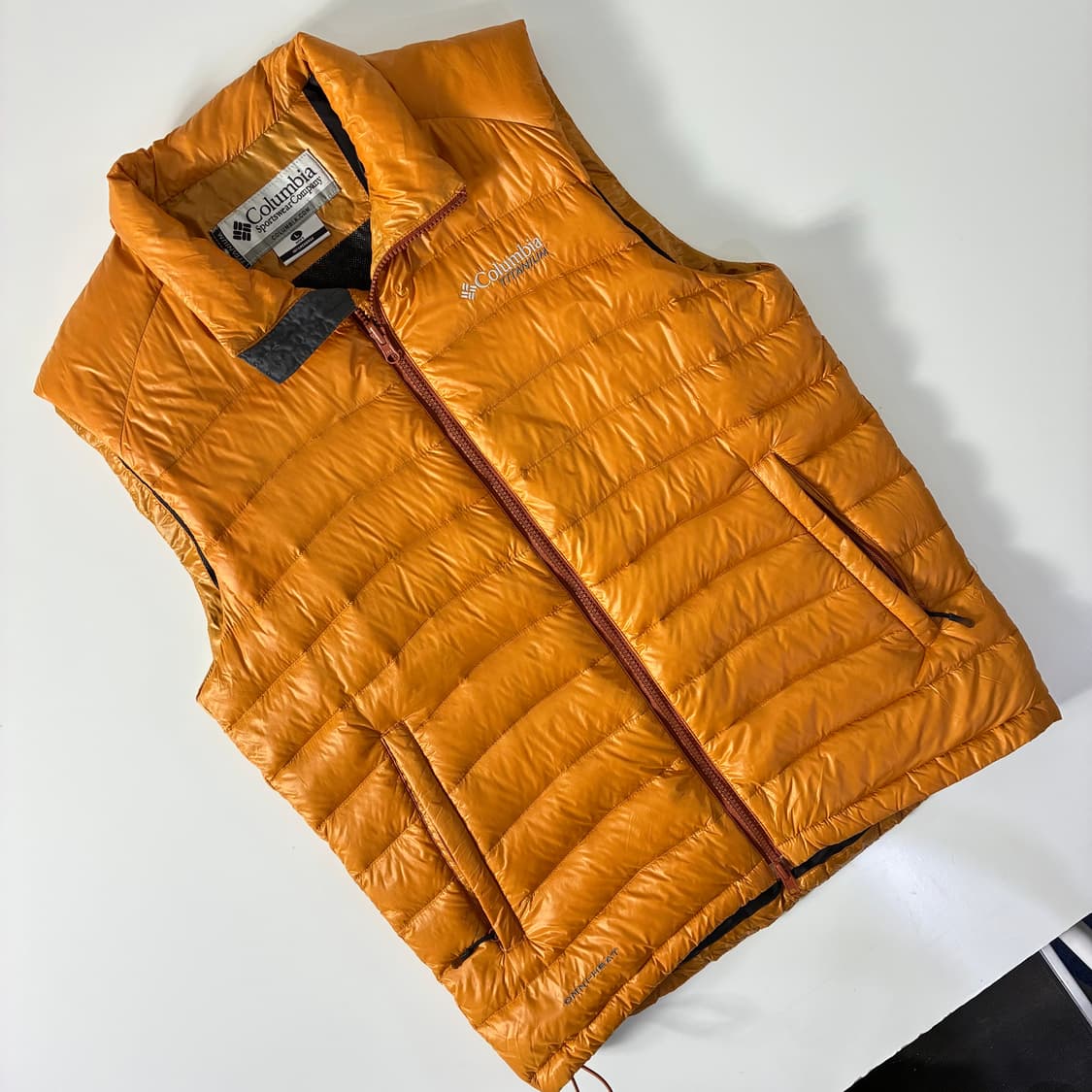 Columbia 컬럼비아 00‘s 티타늄 구스 패딩 베스트 상품이미지3