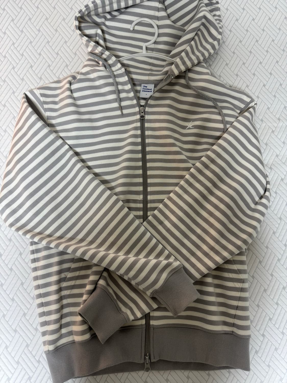 더콜디스트모먼트 후드집업 상품이미지1