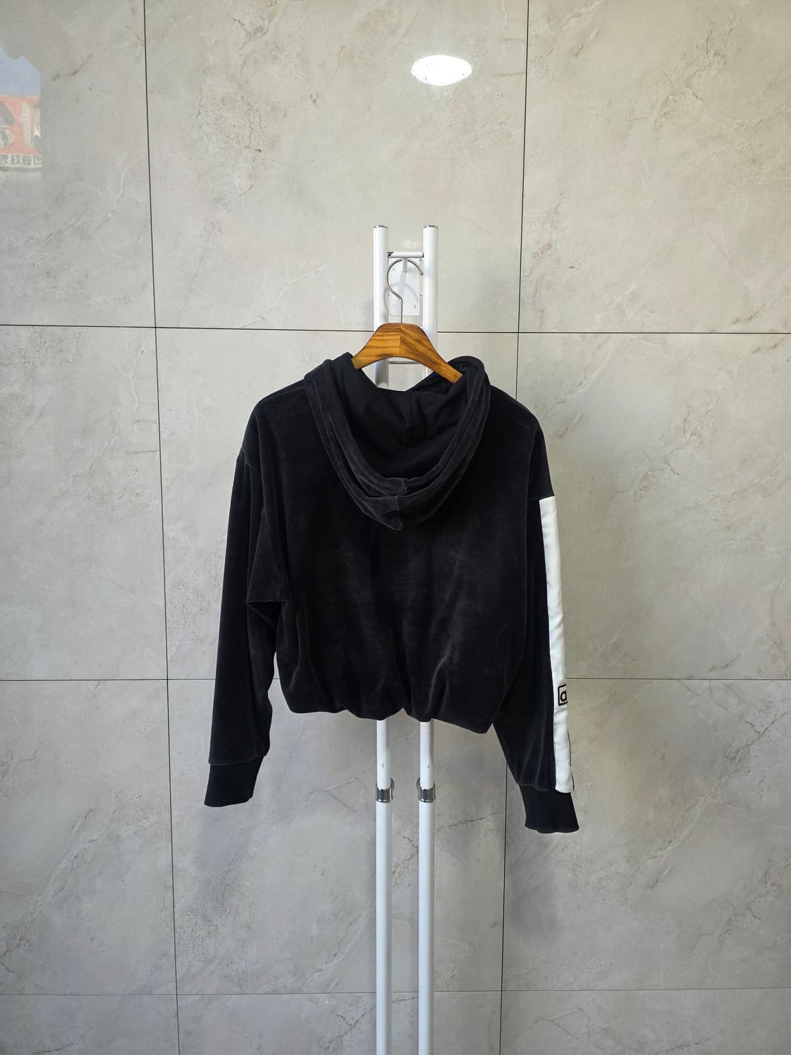 아디다스 크롭 벨로아후드 상품이미지9