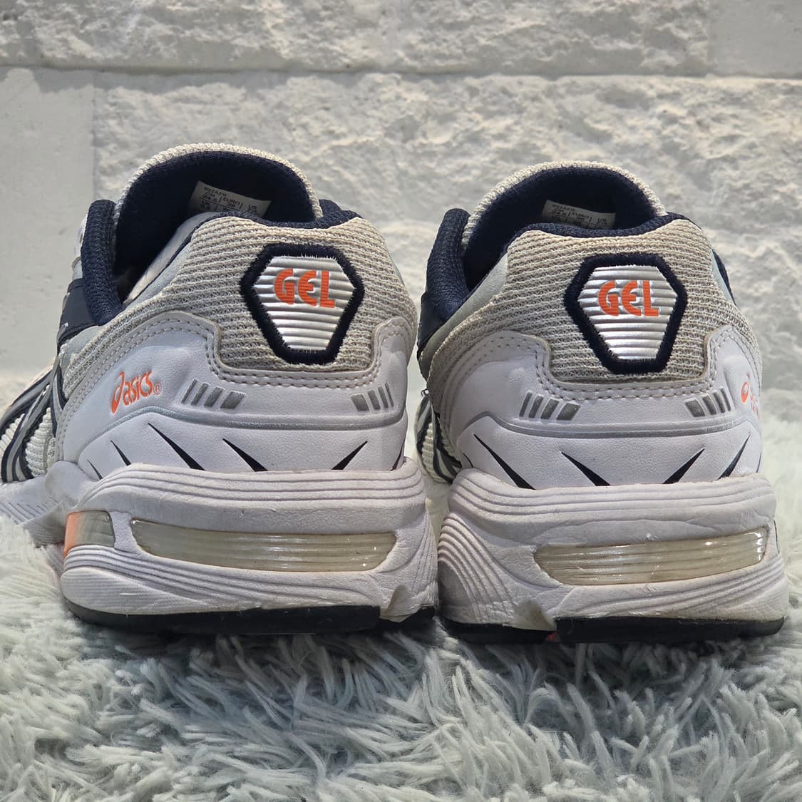 7q-6:아식스 젤 1090 화이트 네이비 러닝 스니커즈 (24.5cm) 상품이미지3