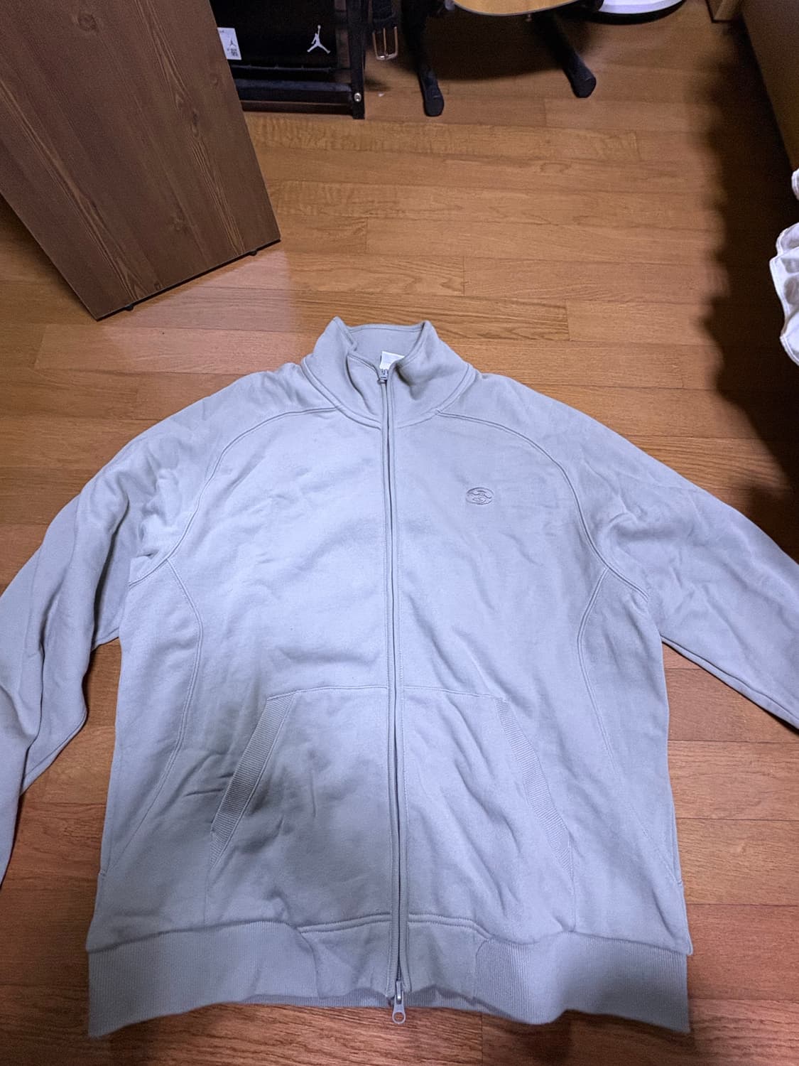 산산기어 스웻집업 탄 3사이즈 판매합니다. 상품이미지1