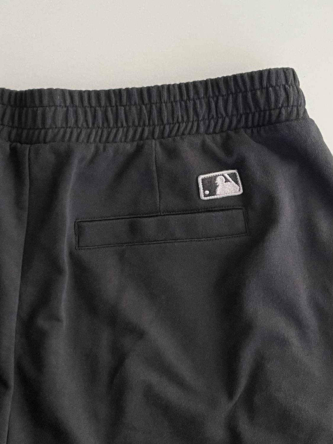 MLB 남여공용 빅로고 숏팬츠 트레이닝 반바지 블랙 상품이미지3