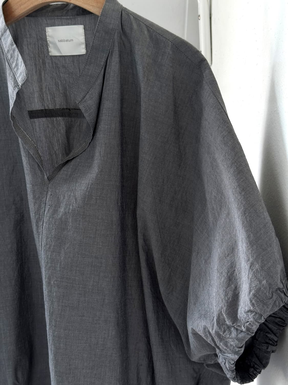 Shirried wide sleeve panel design shirt  상품이미지2