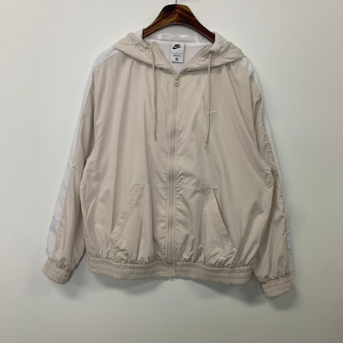나이키 신형 베이지 우븐 후드 자켓  상품이미지2