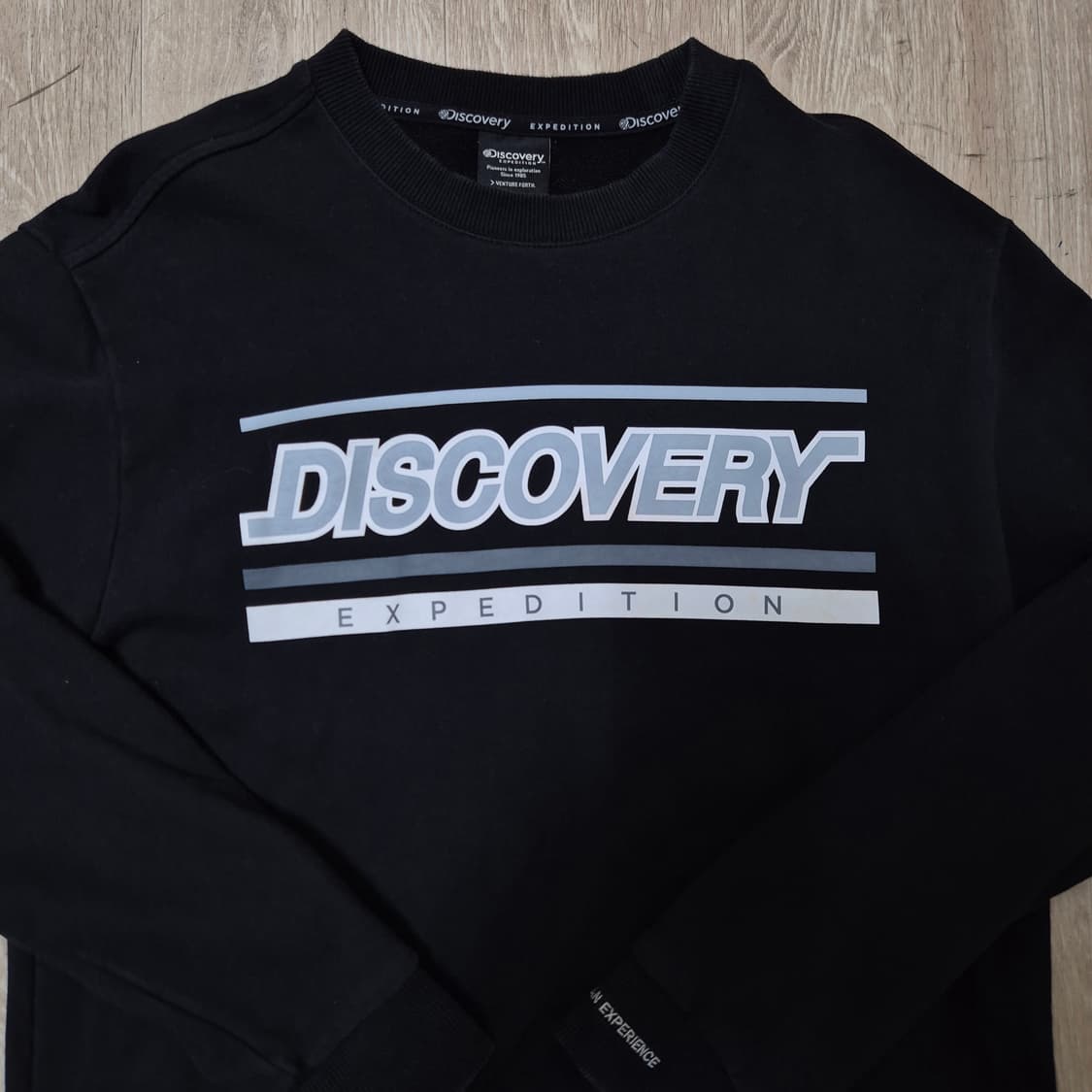 디스커버리 익스페디션 빅로고 프린팅 맨투맨 상품이미지2