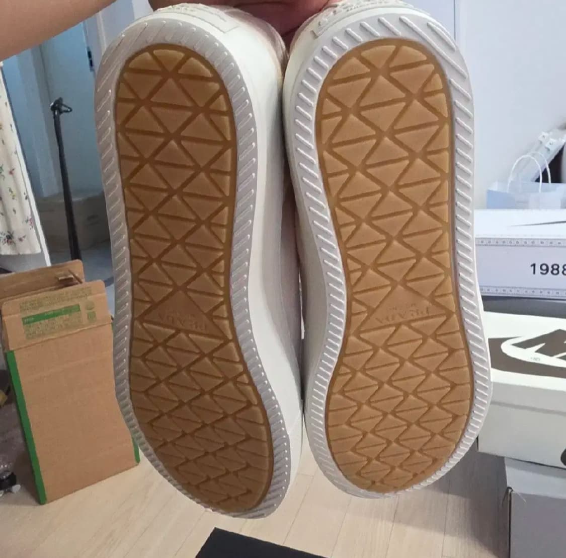 프라다 삼각로고 캔버스 로우탑 스니커즈 UK 9 사이즈 상품이미지4