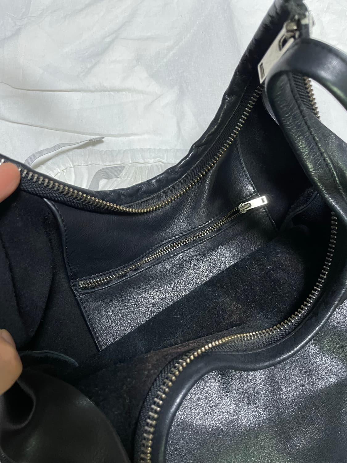 코스 레더 숄더백 상품이미지4