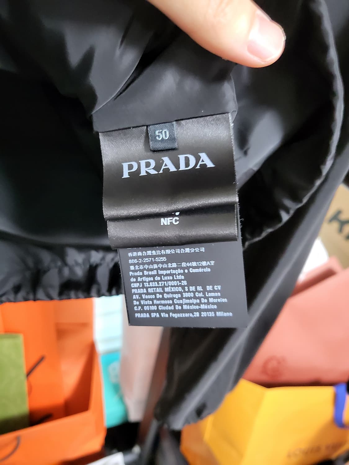 22SS 프라다 삼각로고 바람막이 자켓 50 블랙 상품이미지8