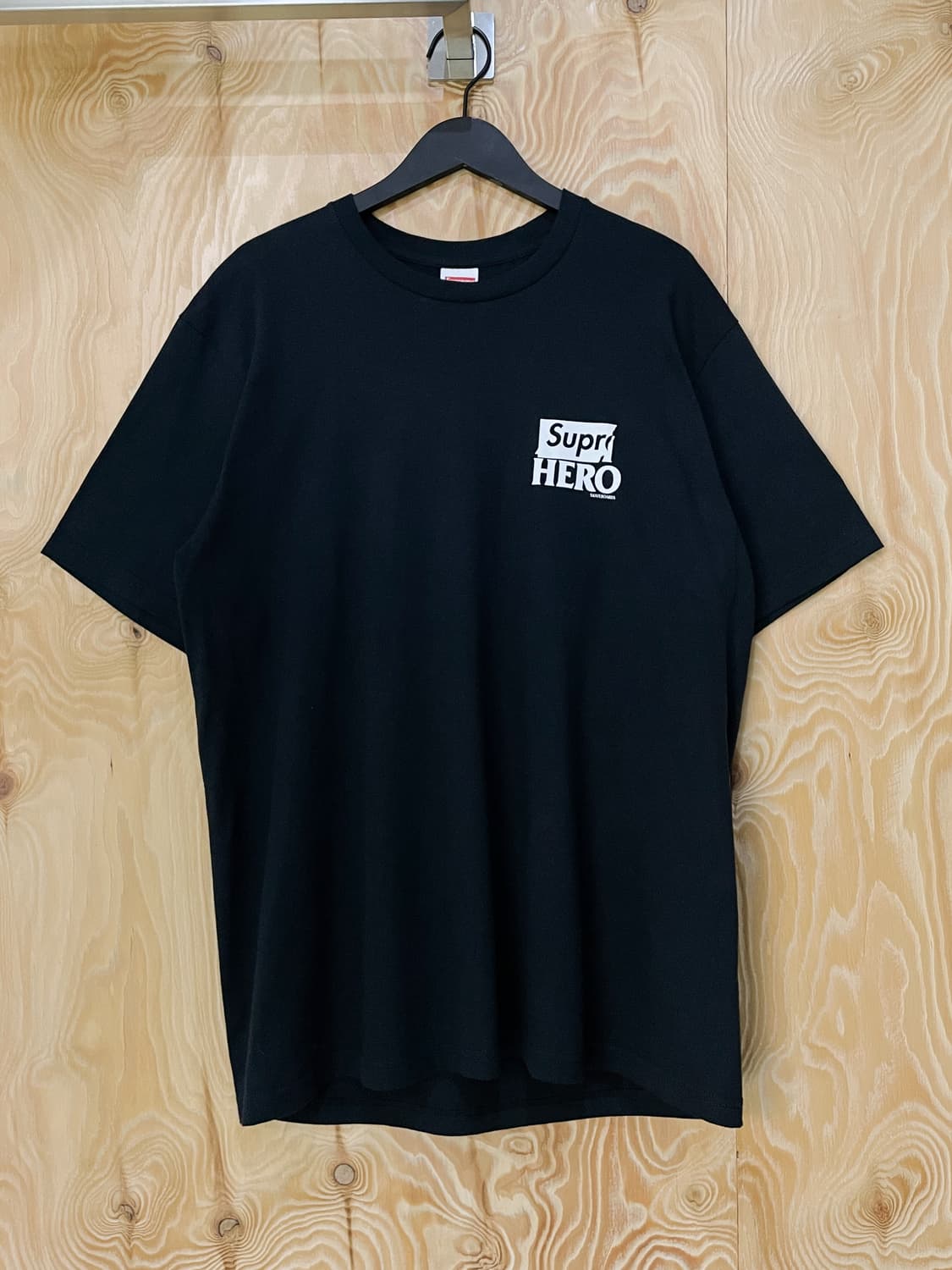 슈프림 X 안티 히어로 22S/S 도그 프린티드 티셔츠 상품이미지4