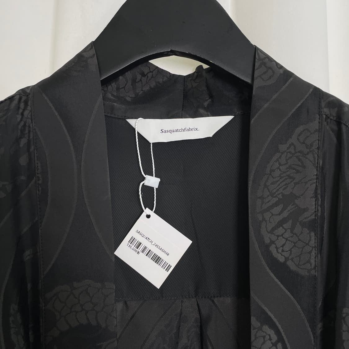 SASQUATCH FABRIX 블랙 드래곤 패턴 셔츠 | 후루츠패밀리