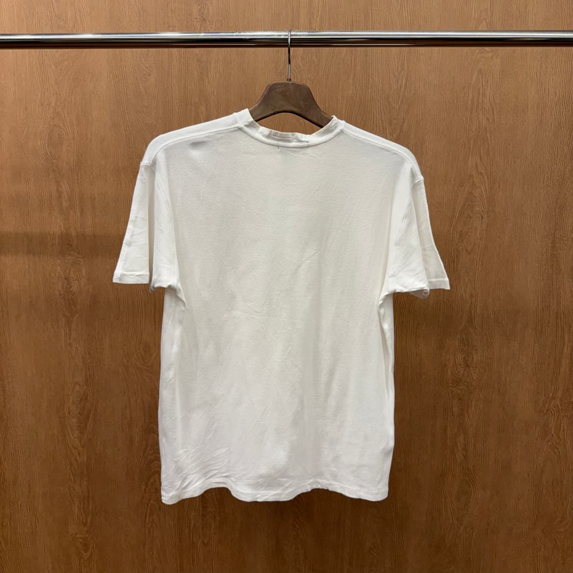 버버리 블랙라벨 헨리넥 자수 로고 반팔 티셔츠 4단추 디테일 화이트 상품이미지3