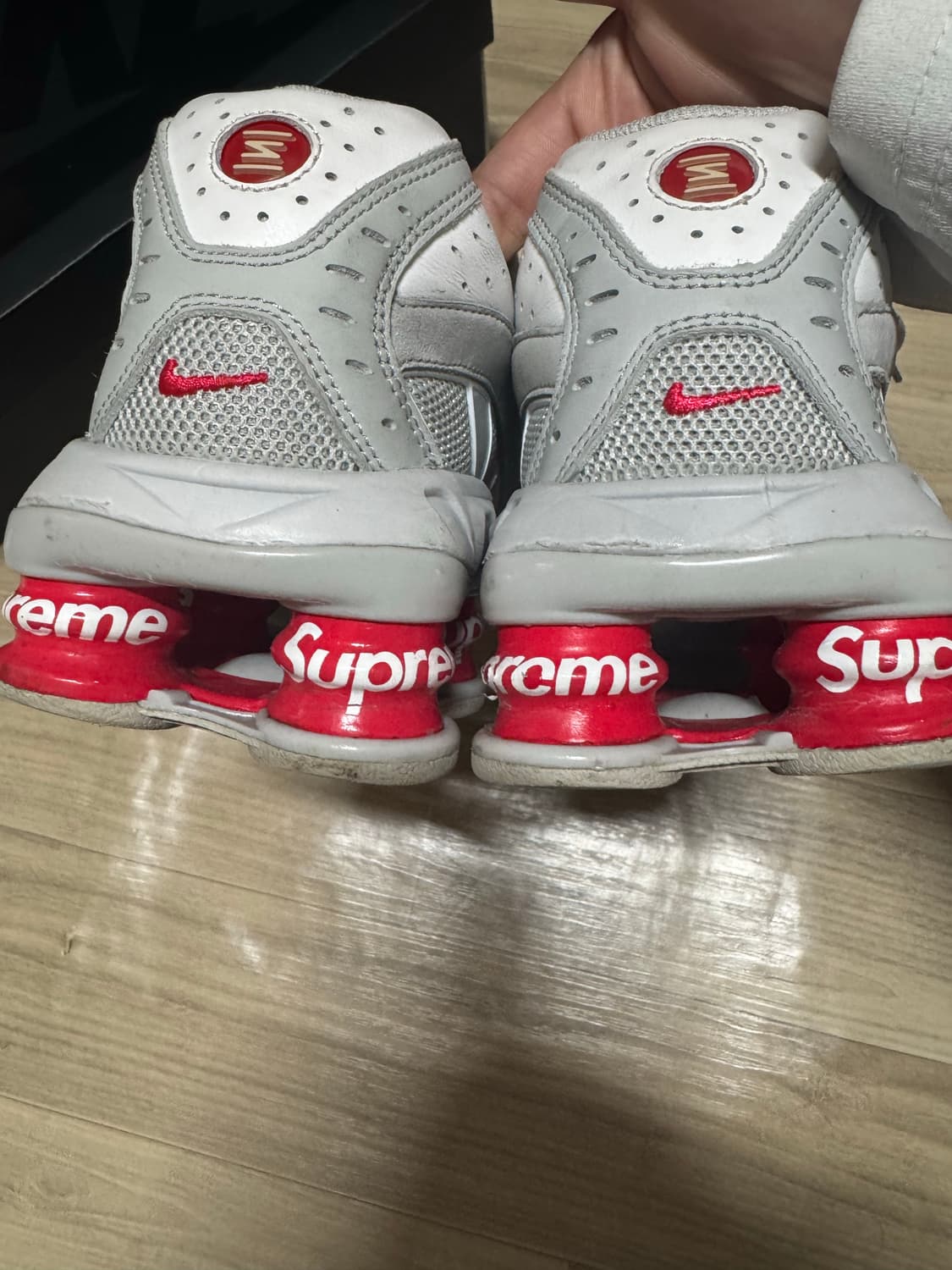 슈프림 나이키 샥스 285 상품이미지3