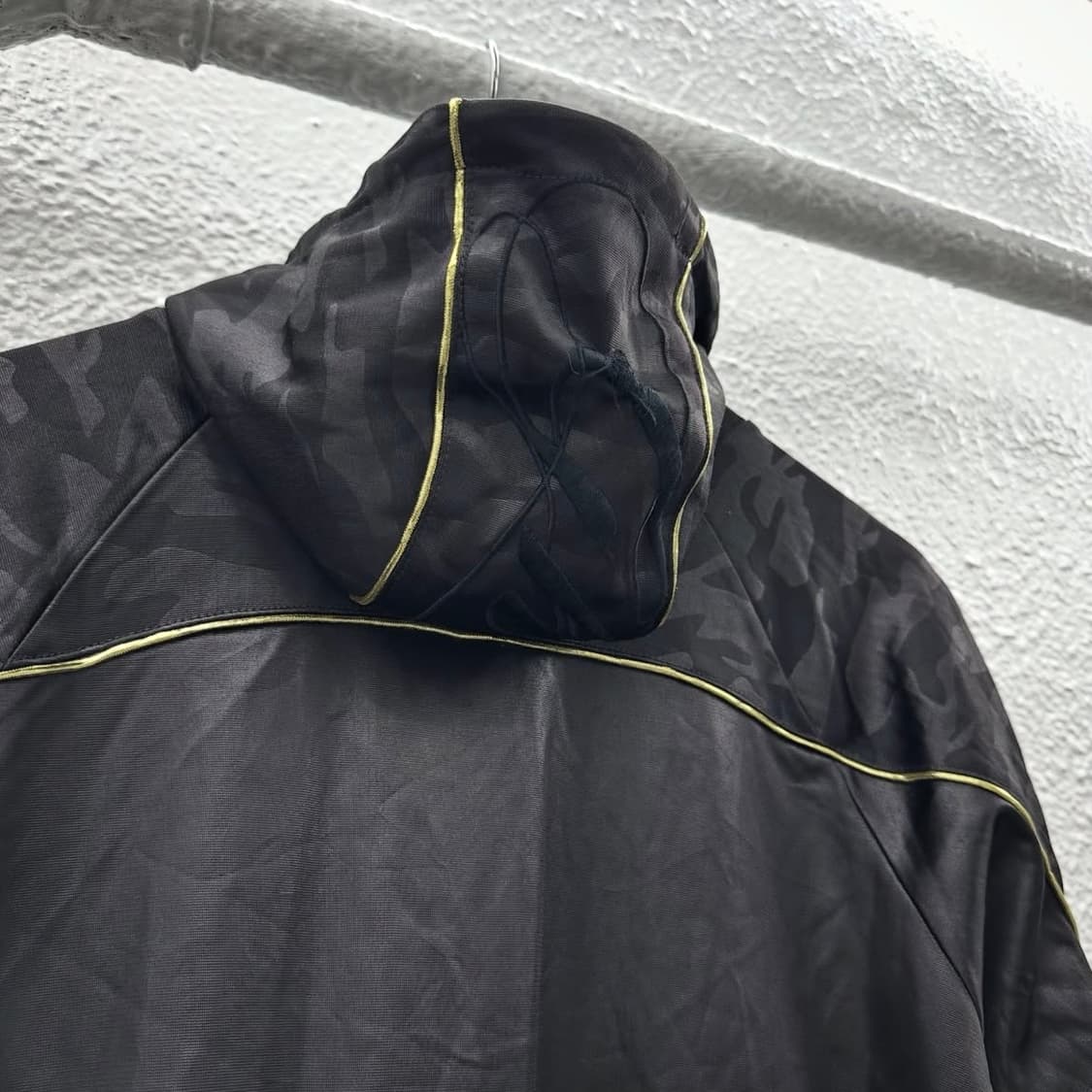 Black glossy zip-up hoodie 상품이미지5
